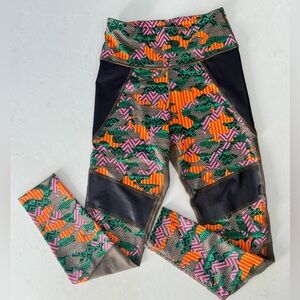 ZUMBA High Waisted Panel Flattering Leggings Zumba Wear‎ Spicy Size Small Tribal